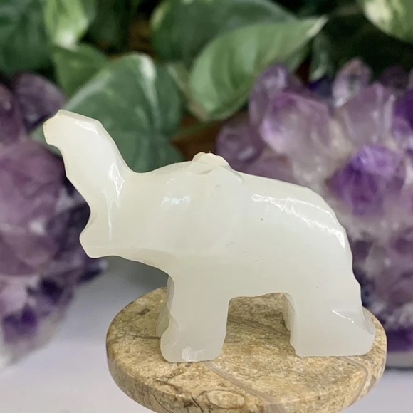 Natural Calcite Carved Elephant Figurine Crystal Pachyderm Carving Figurine 2" - Picture 1 of 11